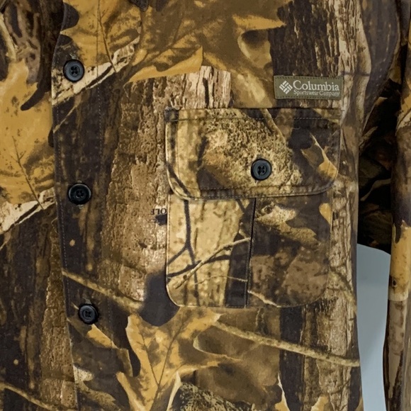 Columbia long sleeve button down collar camo shirt.  M - Picture 4 of 7